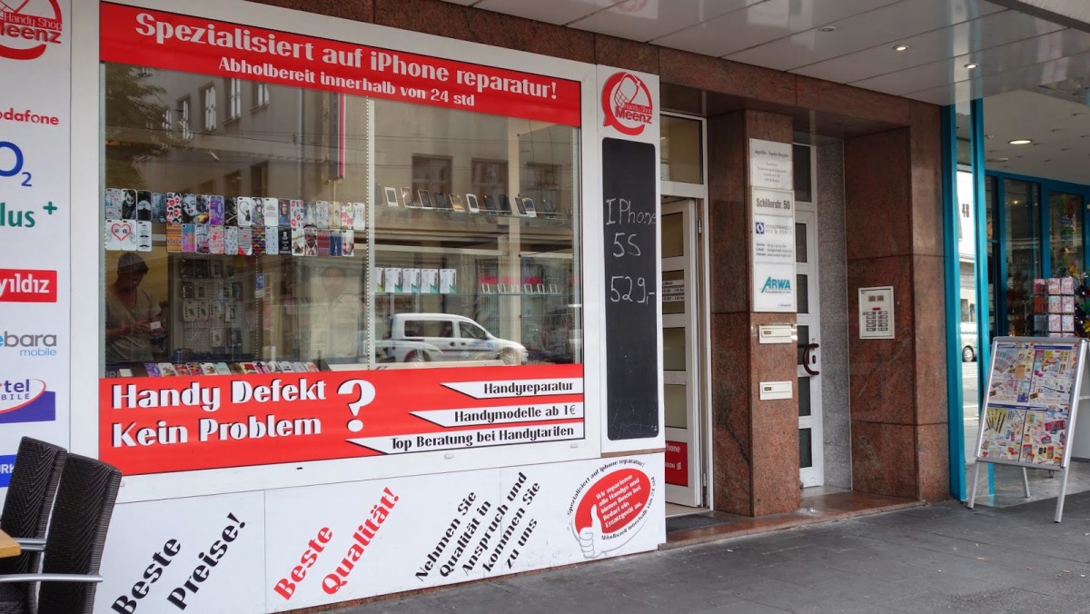 Smartphones mit Defekt: Samsung Galaxy S4 Reparatur (Handy Shop Meenz)